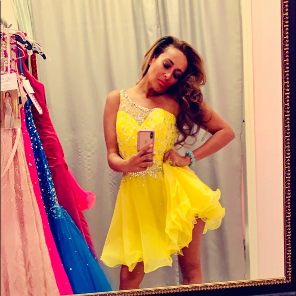 New with tags! Yellow one shoulder sequin dress🌼 - Picture 5 of 8